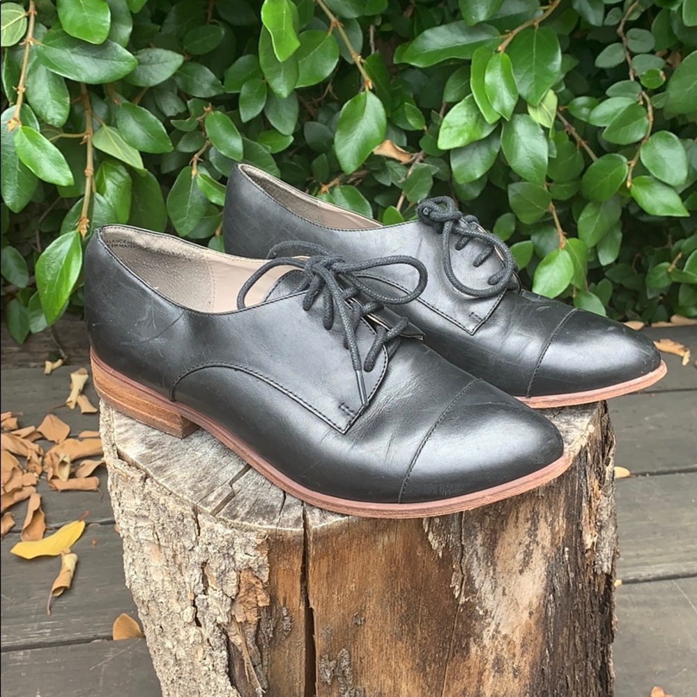 Black Oxford shoes